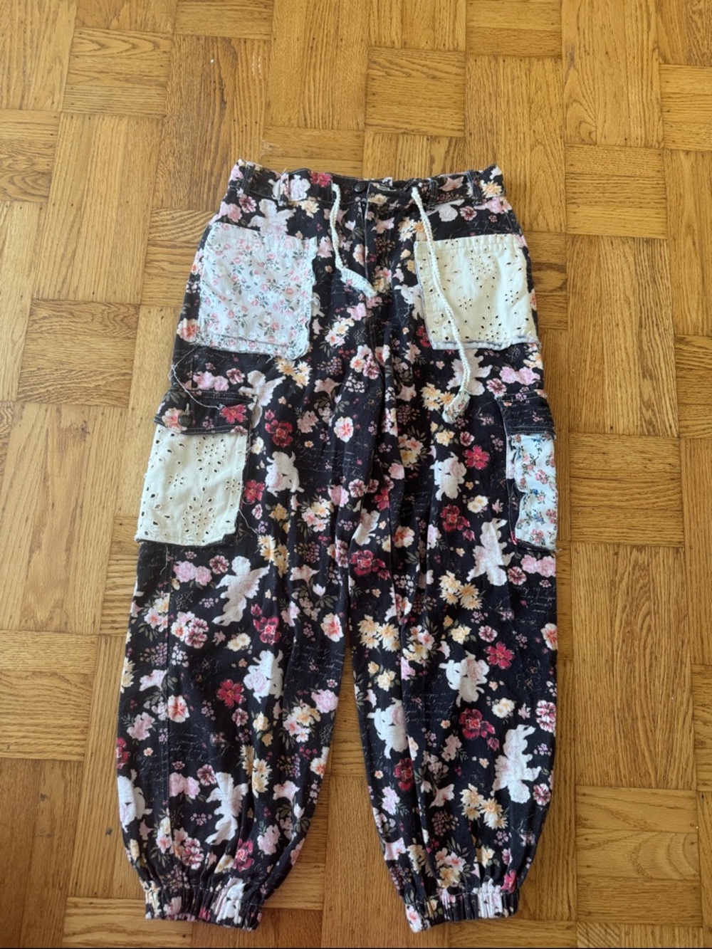 POL Floral Patchwork Boho Cargo Jogger Pants Size M - Picture 2 of 6